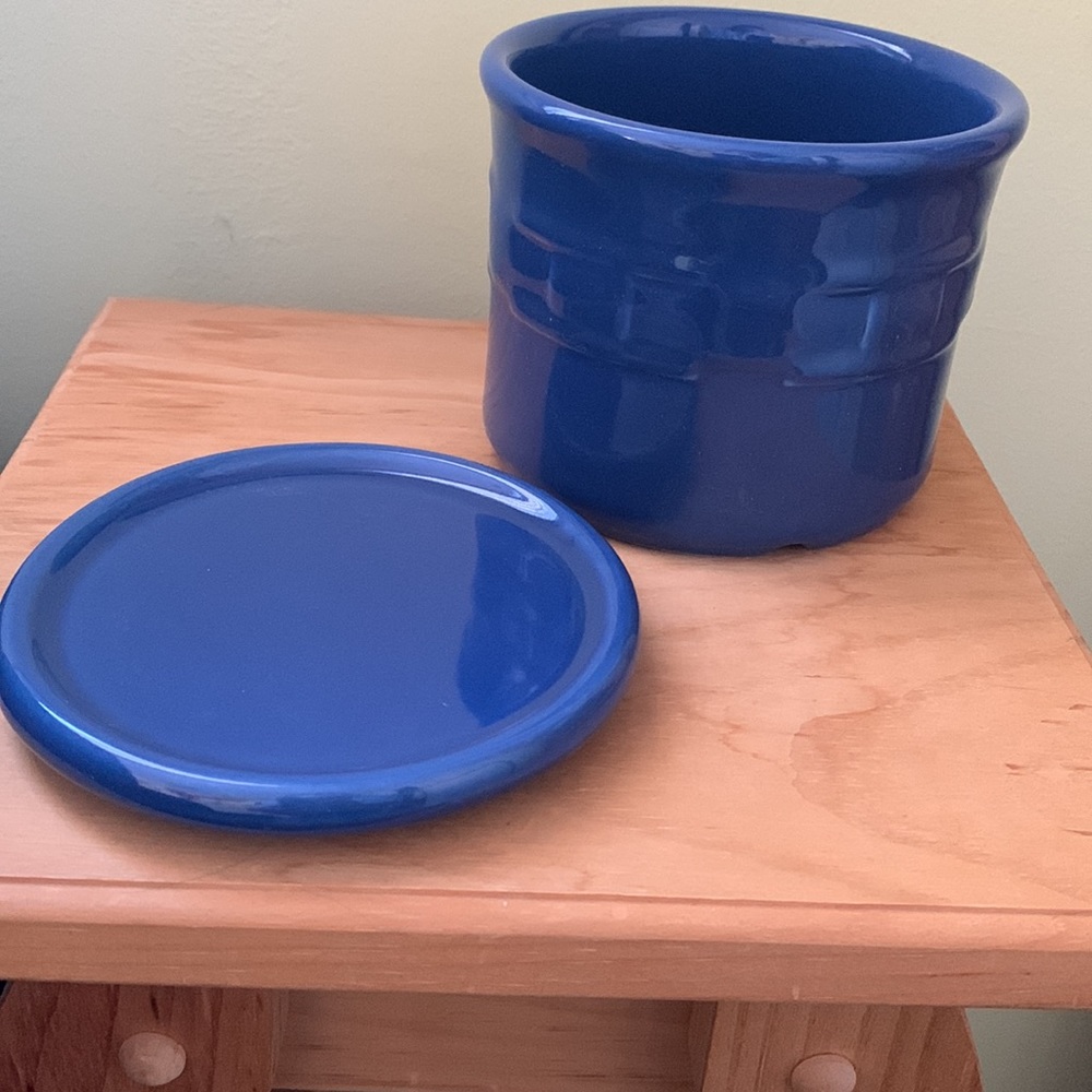 Longaberger pint salt crock with coaster lid-cornflower/blue